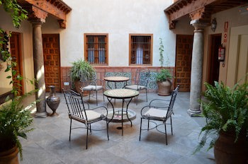 Santa Isabel La Real Hotel