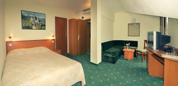 Dionis Hotel