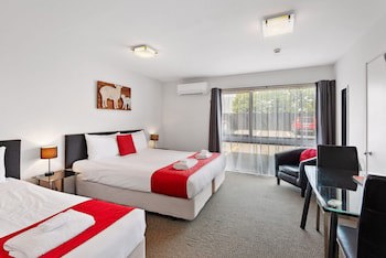 136 On Bealey - Motel