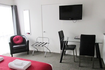 136 On Bealey - Motel