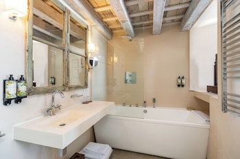 Boutique Hotel V...