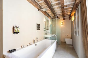 Boutique Hotel V...