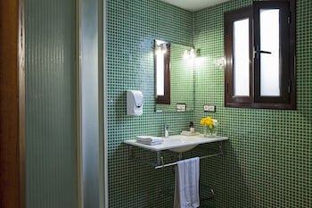 Ainb Las Ramblas-Guardia Apartments