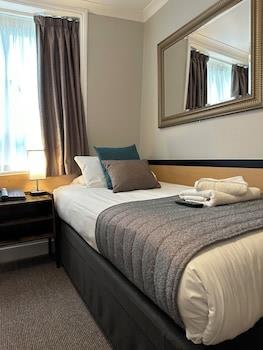 Tudor Court Hotel