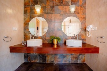 Aguada Anchorage - The Villa Resort