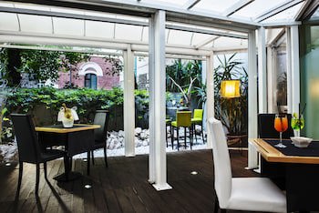 Twentyone Hotel galeri fotoğrafı