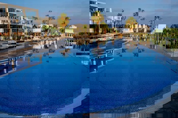 Theo Sunset Bay Hotel