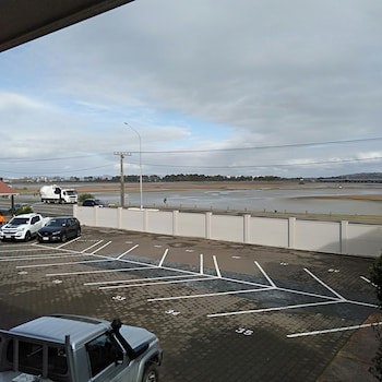 Albatross Motel