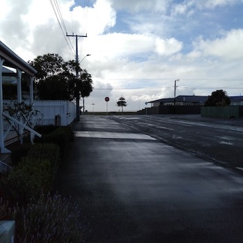 Albatross Motel