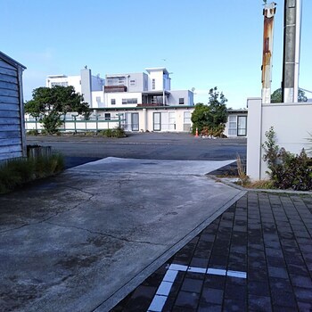 Albatross Motel