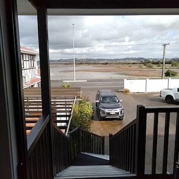Albatross Motel