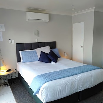 Albatross Motel