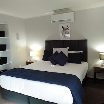 Albatross Motel
