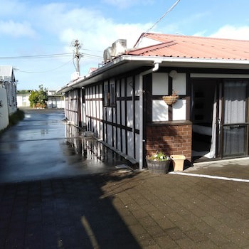 Albatross Motel