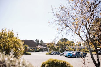 Ascot Park Hotel