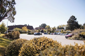 Ascot Park Hotel
