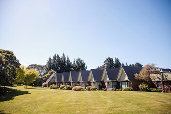 Ascot Park Hotel