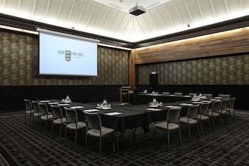 Ascot Park Hotel