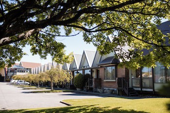 Ascot Park Hotel