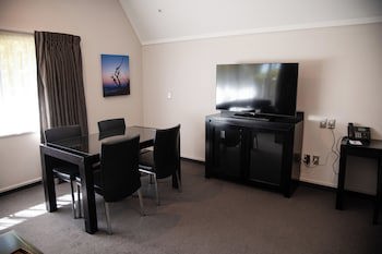 Ascot Park Hotel