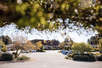 Ascot Park Hotel