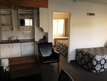 Cable Court Motel