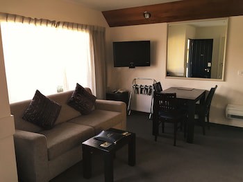 Cable Court Motel