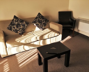 Cable Court Motel