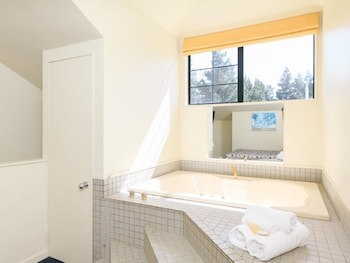 Capital Lodge Motor Inn