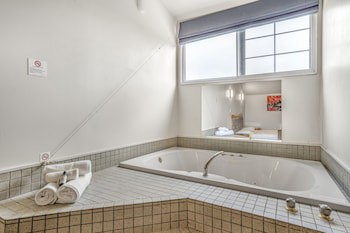Capital Lodge Motor Inn
