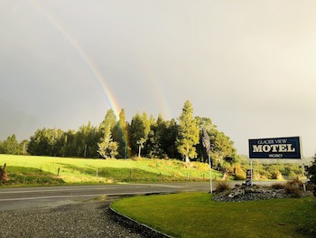 Glacier View Motel