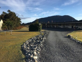 Glacier View Motel
