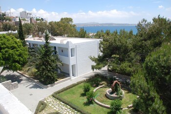 Lagada Beach Hotel
