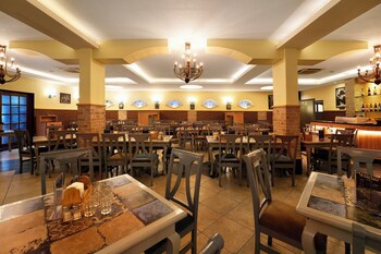 Cross Roads Inn