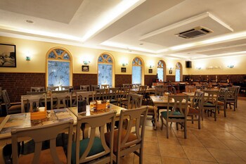 Cross Roads Inn