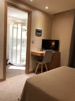 Deves Hotel