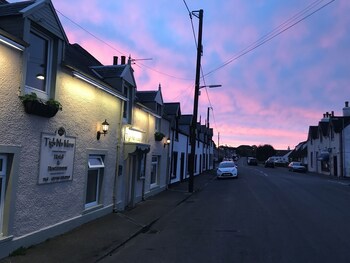 Tigh Na Mara Hotel