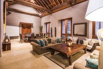 Ananda Hotel Boutique