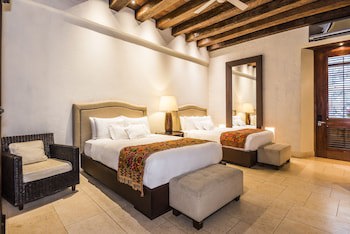 Ananda Hotel Boutique