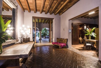 Ananda Hotel Boutique