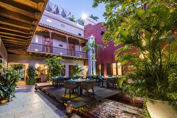 Ananda Hotel Boutique