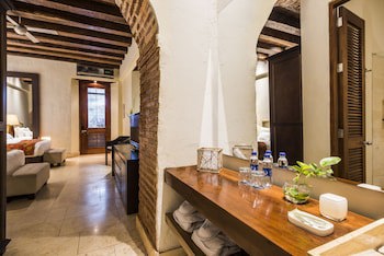 Ananda Hotel Boutique