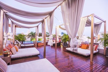 Ananda Hotel Boutique