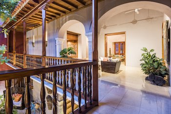 Ananda Hotel Boutique