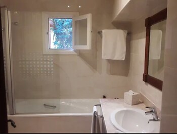 Domaine De La Roseraie Resort