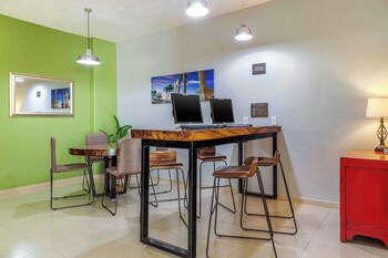 Comfort Inn Puerto Vallarta Golfside & Marina
