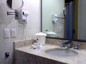 Comfort Inn Puerto Vallarta Golfside & Marina