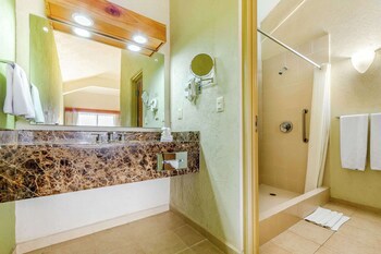 Comfort Inn Puerto Vallarta Golfside & Marina