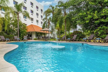 Comfort Inn Puerto Vallarta Golfside & Marina