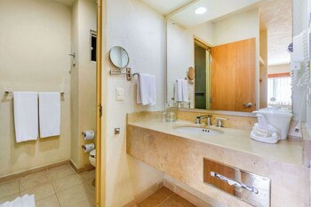 Comfort Inn Puerto Vallarta Golfside & Marina